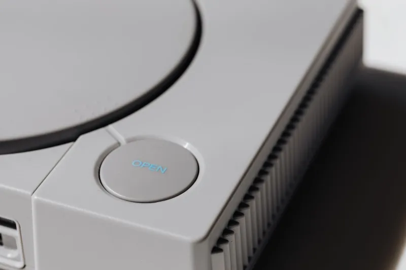 Pixel Tricolori: La Storia Segreta dell'Hardware Gaming Italiano che Nessuno Ti Ha Raccontato
