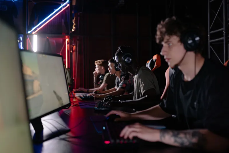 Like, stream, esaurisci: il lato oscuro del gaming competitivo per i giovani italiani