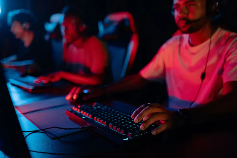 PC, Console o Smartphone: Come i Gamer Italiani Fanno i Conti con la Realtà nel 2024