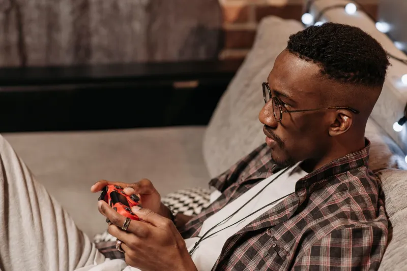 Controller come terapia: quando i videogiochi diventano alleati del benessere psicologico